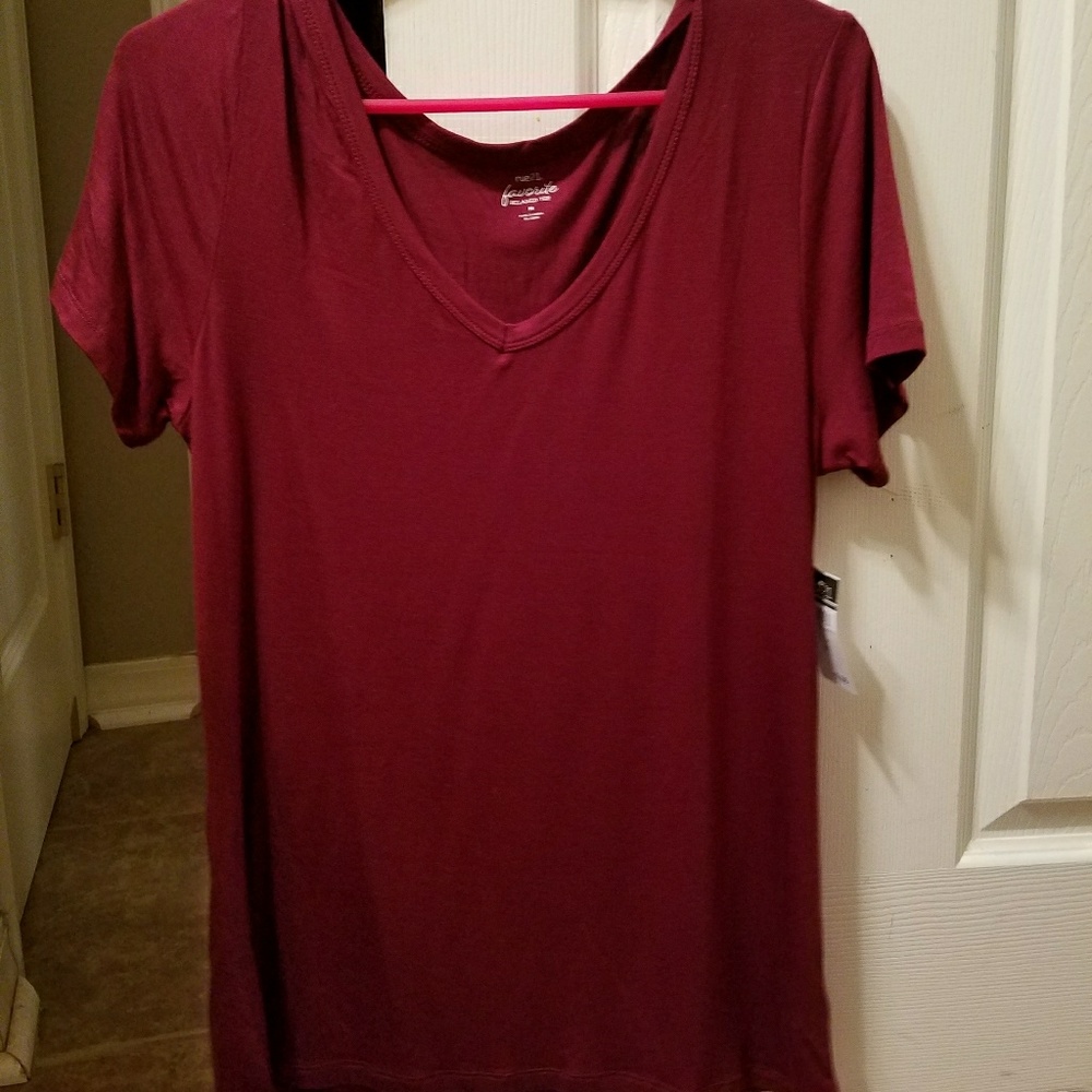 Women's V NECK BURGUNDY TEE SZ M
